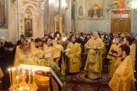 Вечернее богослужение с чтением акафиста нараспев