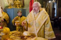 Божественная литургия в Свято-Петро-Павловском кафедральном соборе г.Гомеля