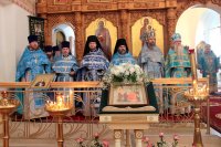 Преосвященный Стефан сослужил за Божественной литургией митрополиту Смоленскому и Рославльскому Исидору