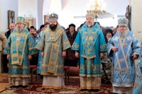 Преосвященный Стефан сослужил за Божественной литургией митрополиту Смоленскому и Рославльскому Исидору