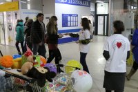 Благотворительная акция «Поможем детям» Благотворительная акция «Поможем детям»