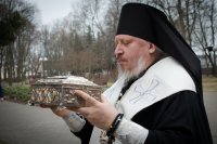 В Свято-Петро-Павловский кафедральный собор г. Гомеля доставлен ковчег с частицами мощей святых вмч. Георгия Победоносца, сщмч. Харалампия и мч. Вонифатия В Свято-Петро-Павловский кафедральный собор г. Гомеля доставлен ковчег с частицами мощей святых вмч. Георгия Победоносца, сщмч. Харалампия и мч. Вонифатия