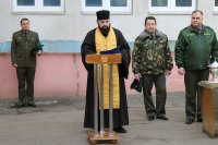 Священнослужитель принял участие в Торжественном митинге по случаю вручения оружия военнослужащим мобилизационного резерва