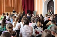 РОГАЧЕВ. Священнослужитель встретился с учащимися средней школы №2 г. Рогачёва имени В. М. Колесникова