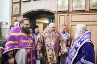 Преосвященный Стефан сослужил за Божественной литургией Высокопреосвященному митрополиту Павлу в день 25-й годовщины его Архиерейской хиротонии