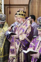 Преосвященный Стефан сослужил за Божественной литургией Высокопреосвященному митрополиту Павлу в день 25-й годовщины его Архиерейской хиротонии