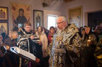 Преосвященнейший Стефан, совершил Пассию с чтением акафиста страстям Христовым