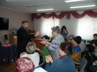 ДОБРУШ. Священнослужитель выступил на заседании клуба «начинающих» пенсионеров при Добрушском районном ТЦСОН