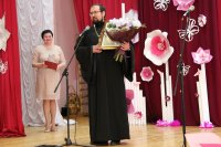 Благочинный церквей Гомельского городского округа протоиерей Игорь Ольшанов поздравил директора профессионально-технического колледжа народных художественных промыслов Алексеенко Е.А. Благочинный церквей Гомельского городского округа протоиерей Игорь Ольшанов поздравил директора профессионально-технического колледжа народных художественных промыслов Алексеенко Е.А.