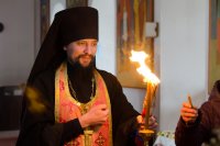 В храмы Гомеля в сопровождении звонницы с крестным ходом был доставлен Благодатный Огонь