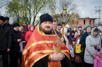 В храмы Гомеля в сопровождении звонницы с крестным ходом был доставлен Благодатный Огонь