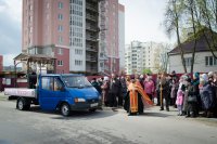 В храмы Гомеля в сопровождении звонницы с крестным ходом был доставлен Благодатный Огонь
