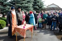 В храмы Гомеля в сопровождении звонницы с крестным ходом был доставлен Благодатный Огонь