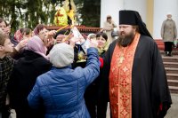 В храмы Гомеля в сопровождении звонницы с крестным ходом был доставлен Благодатный Огонь