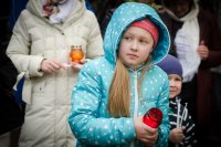 В храмы Гомеля в сопровождении звонницы с крестным ходом был доставлен Благодатный Огонь