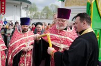 В храмы Гомеля в сопровождении звонницы с крестным ходом был доставлен Благодатный Огонь