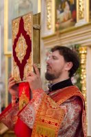 Вечернее богослужение с чтением акафиста нараспев