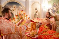  Божественная литургия в криптовом храме Свято-Петро-Павловском кафедрального собора