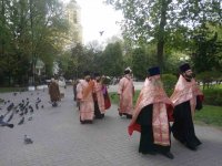 Священнослужители возложили цветы к памятнику свт. Кирилла Туровского