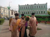 Священнослужители возложили цветы к памятнику свт. Кирилла Туровского