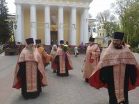 Священнослужители возложили цветы к памятнику свт. Кирилла Туровского