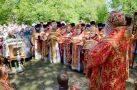 Крестный ход и Божественная литургия под открытым небом на территории бывшего Макарьевского монастыря
