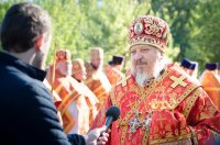 Крестный ход и Божественная литургия под открытым небом на территории бывшего Макарьевского монастыря