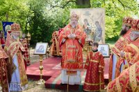 Крестный ход и Божественная литургия под открытым небом на территории бывшего Макарьевского монастыря