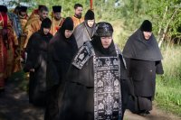 Крестный ход и Божественная литургия под открытым небом на территории бывшего Макарьевского монастыря