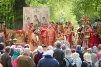 Крестный ход и Божественная литургия под открытым небом на территории бывшего Макарьевского монастыря