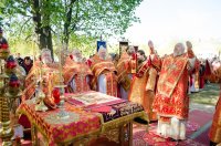 Крестный ход и Божественная литургия под открытым небом на территории бывшего Макарьевского монастыря