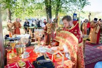 Крестный ход и Божественная литургия под открытым небом на территории бывшего Макарьевского монастыря