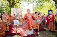 Крестный ход и Божественная литургия под открытым небом на территории бывшего Макарьевского монастыря