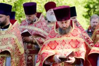 Крестный ход и Божественная литургия под открытым небом на территории бывшего Макарьевского монастыря