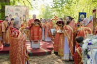 Крестный ход и Божественная литургия под открытым небом на территории бывшего Макарьевского монастыря
