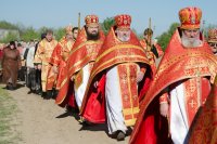 Крестный ход и Божественная литургия под открытым небом на территории бывшего Макарьевского монастыря