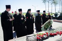 Владыка посетил часовню иконы Божией Матери «Достойно есть» у памятного знака операции «Багратион» Владыка посетил часовню иконы Божией Матери «Достойно есть» у памятного знака операции «Багратион»