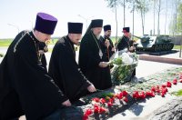 Владыка посетил часовню иконы Божией Матери «Достойно есть» у памятного знака операции «Багратион» Владыка посетил часовню иконы Божией Матери «Достойно есть» у памятного знака операции «Багратион»