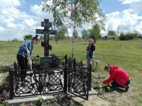 Уборка бывшего захоронения святого заступника земли Гомельской — праведного Иоанна Кормянского в деревне Огородня.