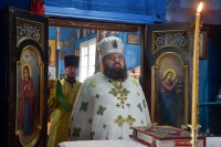 Божественная литургия в Свято-Духовом храме аг. Дворец