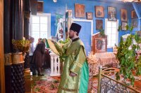 Божественная литургия в Свято-Духовом храме аг. Дворец
