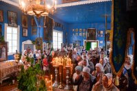 Божественная литургия в Свято-Духовом храме аг. Дворец