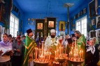 Божественная литургия в Свято-Духовом храме аг. Дворец