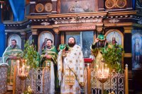 Божественная литургия в Свято-Духовом храме аг. Дворец