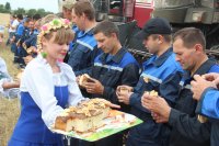 БУДА-КОШЕЛЕВО. У полі СУП «Андрэеўка» прайшлі «Зажынкі» БУДА-КОШЕЛЕВО. У полі СУП «Андрэеўка» прайшлі «Зажынкі»