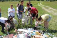 Ребята из молодежного братства храма Георгия Победоносца в г. Гомеле посетили Севрюковское кладбище