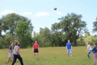 Ребята из молодежного братства храма Георгия Победоносца в г. Гомеле посетили Севрюковское кладбище