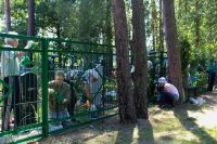 Субботник на кладбище в Севрюках